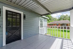 1323 S Beauregard St, Alvin, TX 77511 - Photo 3