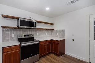 1323 S Beauregard St, Alvin, TX 77511 - Photo 11