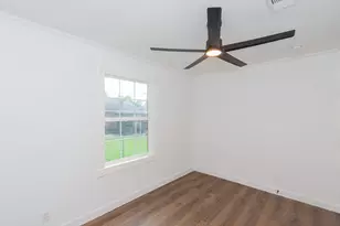 1323 S Beauregard St, Alvin, TX 77511 - Photo 23