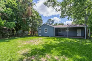 1323 S Beauregard St, Alvin, TX 77511 - Photo 29