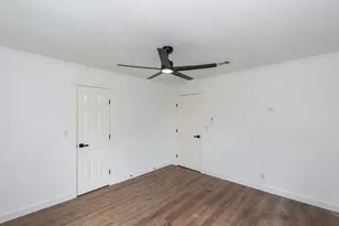 1323 S Beauregard St, Alvin, TX 77511 - Photo 21