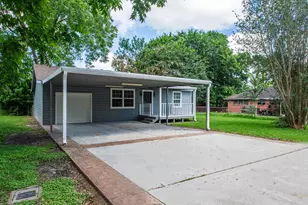1323 S Beauregard St, Alvin, TX 77511 - Photo 1