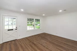 1323 S Beauregard St, Alvin, TX 77511 - Photo 5