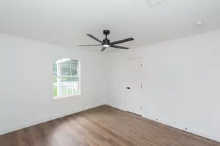 1323 S Beauregard St, Alvin, TX 77511 - Photo 15