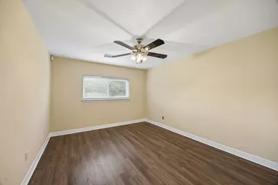 10819 E Linwood Drive, La Porte, TX 77571 - Photo 15