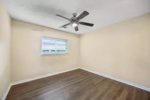 10819 E Linwood Dr, La Porte, TX 77571 - Photo 13