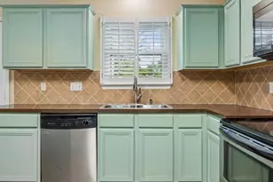 10819 E Linwood Dr, La Porte, TX 77571 - Photo 9
