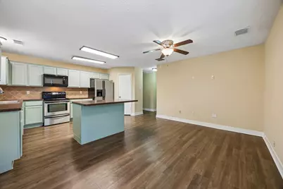 10819 E Linwood Drive, La Porte, TX 77571 - Photo 11