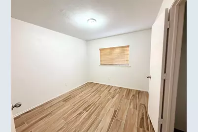 14111 Fox Creek Park Drive, Houston, TX 77083 - Photo 9