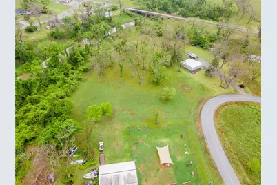 1026 Colony Drive, Angleton, TX 77515 - Photo 3