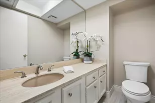 250 Sugar Berry Cir, Houston, TX 77024 - Photo 11