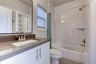 954 Fisher St, Houston, TX 77018 - Photo 25