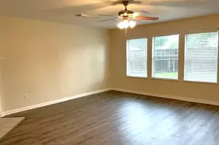 410 Sun River Ln, Dickinson, TX 77539 - Photo 5