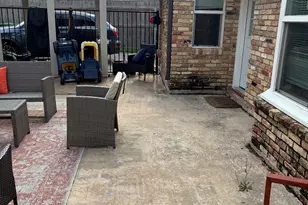 10127 Hanka Dr, Houston, TX 77043 - Photo 11