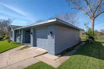 110 S Magnolia Street, Lake Jackson, TX 77566 - Photo 5