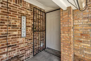 809 Brooks St, Houston, TX 77009 - Photo 1