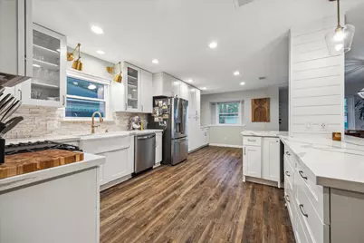 9710 Bob White Drive, Houston, TX 77096 - Photo 9