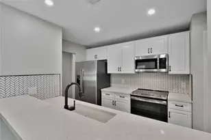 7 E Brookberry Ct, The Woodlands, TX 77381 - Photo 7