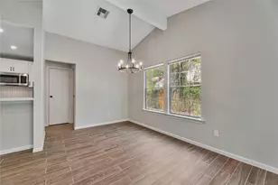 7 E Brookberry Ct, The Woodlands, TX 77381 - Photo 9