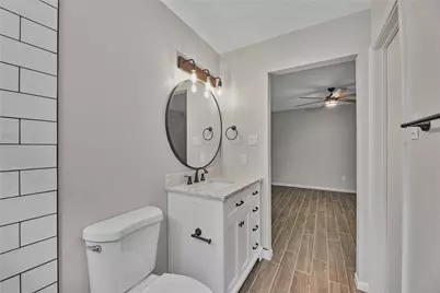 7 E Brookberry Court, The Woodlands, TX 77381 - Photo 17