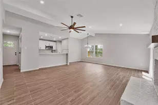 7 E Brookberry Ct, The Woodlands, TX 77381 - Photo 11