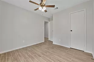 7 E Brookberry Ct, The Woodlands, TX 77381 - Photo 19