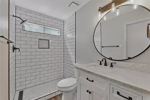 7 E Brookberry Ct, The Woodlands, TX 77381 - Photo 15