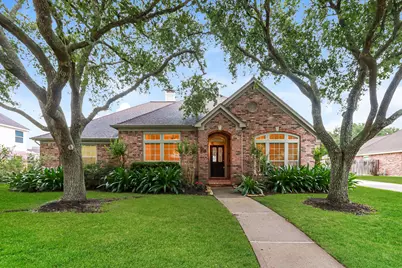 405 Meadow Bend Drive, Friendswood, TX 77546 - Photo 1