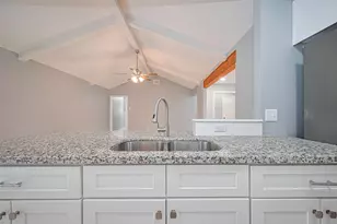 10659 Hazelhurst Dr, Houston, TX 77043 - Photo 15