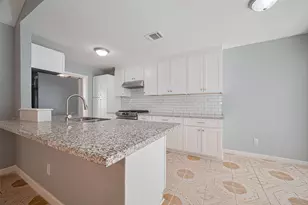 10659 Hazelhurst Dr, Houston, TX 77043 - Photo 9