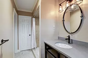 3750 Drummond St, Houston, TX 77025 - Photo 13