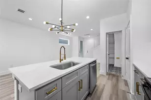4610 Crown Grove Ln, Houston, TX 77018 - Photo 9