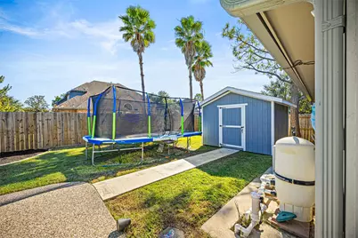 1305 Buttonwood Drive, Friendswood, TX 77546 - Photo 33