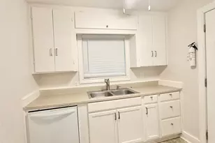 119 Oak Dr, Lake Jackson, TX 77566 - Photo 5