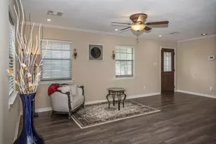 11038 Waxwing St, Houston, TX 77035 - Photo 9