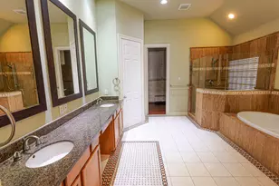 1314 Sherwood Springs Ln, Houston, TX 77043 - Photo 19
