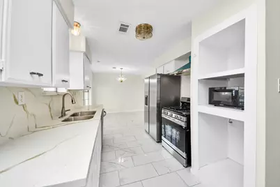 11618 Hillcroft Avenue, Houston, TX 77035 - Photo 9