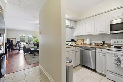 3131 Southwest Freeway #B21, Houston, TX 77098 - Photo 5