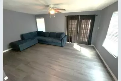 309 S 3rd Street #B, Highlands, TX 77562 - Photo 5