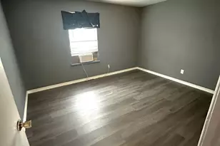 309 S 3rd St, Highlands, TX 77562 - Photo 7