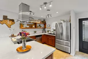 735 Worthshire St, Houston, TX 77008 - Photo 9