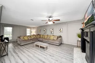 3925 Springcrest Ct, Pearland, TX 77584 - Photo 5