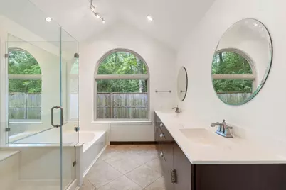 30 Cedar Chase Place, The Woodlands, TX 77381 - Photo 9