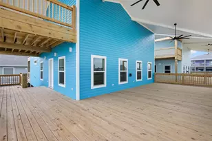 877 Alberdie Dr, Crystal Beach, TX 77650 - Photo 5