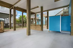 877 Alberdie Dr, Crystal Beach, TX 77650 - Photo 3