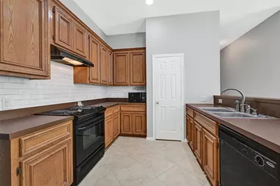 12934 Palm Leaf Court, Houston, TX 77044 - Photo 11