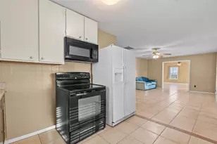 7108 E Hunter Dr, Hitchcock, TX 77563 - Photo 13