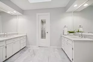 10106 Cedar Creek Dr, Houston, TX 77042 - Photo 21