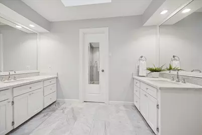 10106 Cedar Creek Drive, Houston, TX 77042 - Photo 23