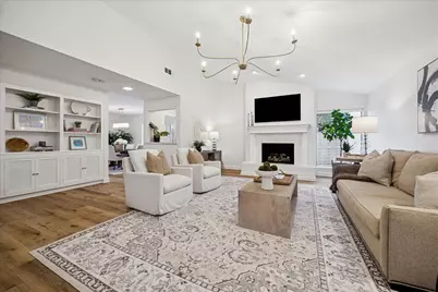 10106 Cedar Creek Drive, Houston, TX 77042 - Photo 9